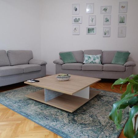 Arena Apartment With 3 Bedrooms In The City Center Pula Exterior photo