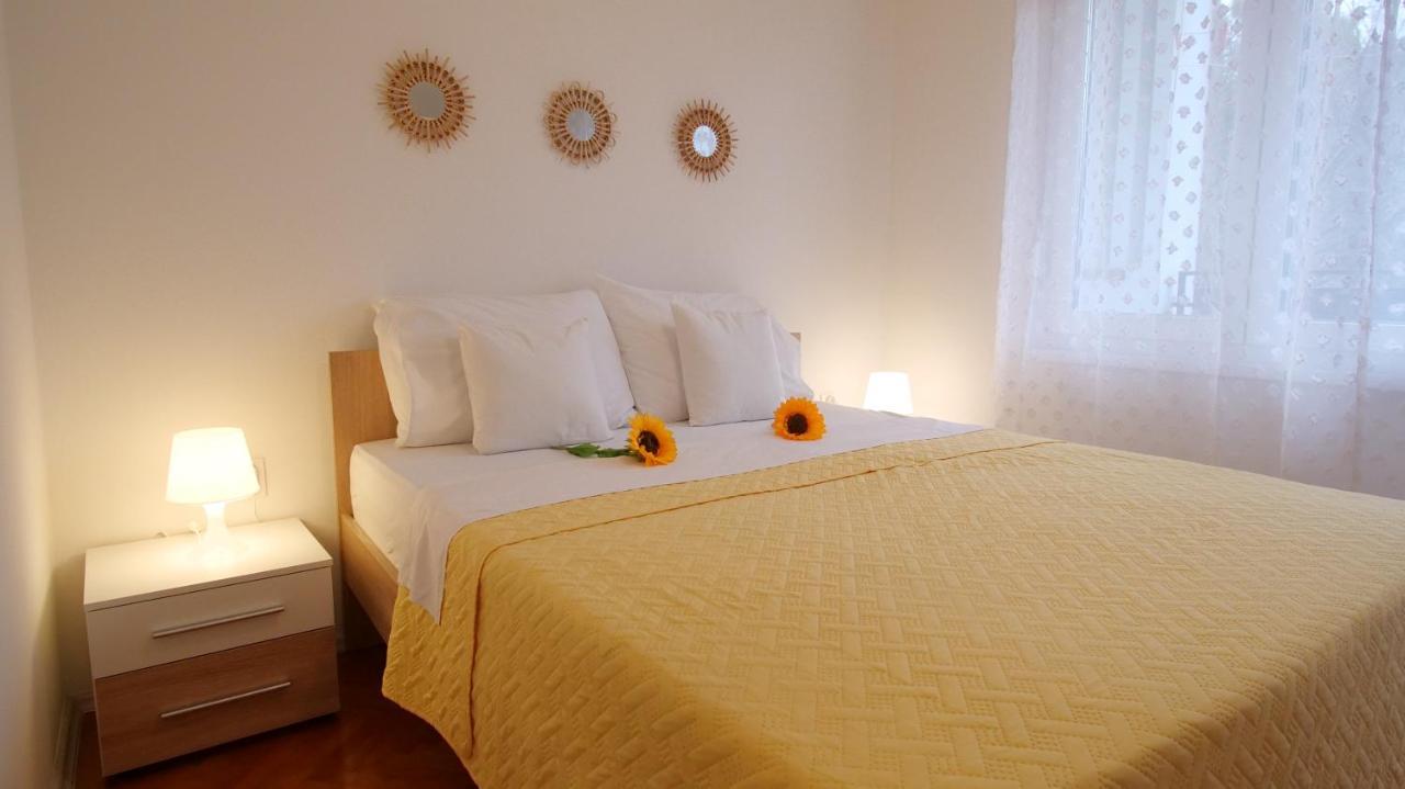 Arena Apartment With 3 Bedrooms In The City Center Pula Exterior photo