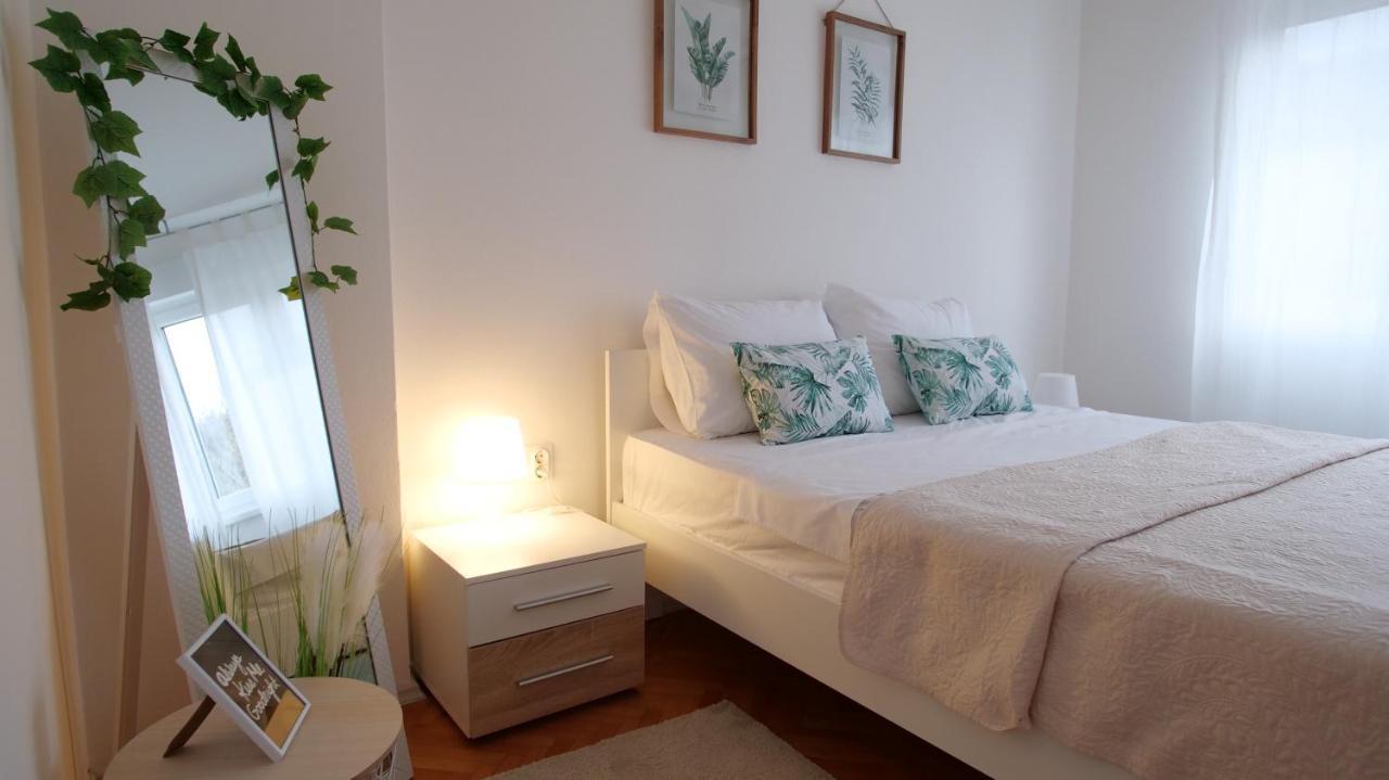 Arena Apartment With 3 Bedrooms In The City Center Pula Exterior photo