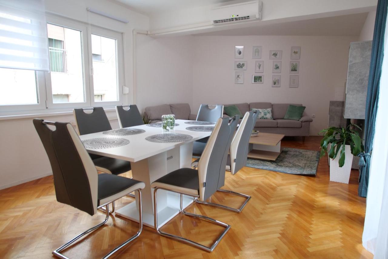 Arena Apartment With 3 Bedrooms In The City Center Pula Exterior photo